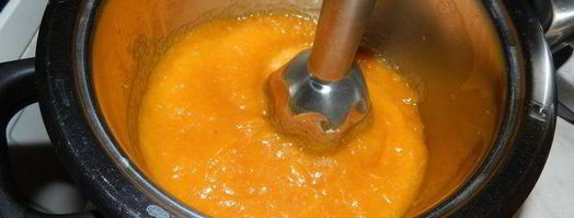 шоколадно-фруктовый баваруа с маринованными персиками, абрикосовым кули и нежнейшими меренгами. Шаг 5