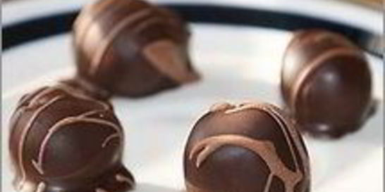 Шоколадное фондю с фруктовыми шашлыками