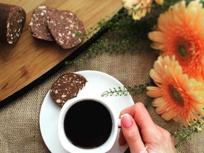 Рецепт сладкой колбаски с орехами и цукатами