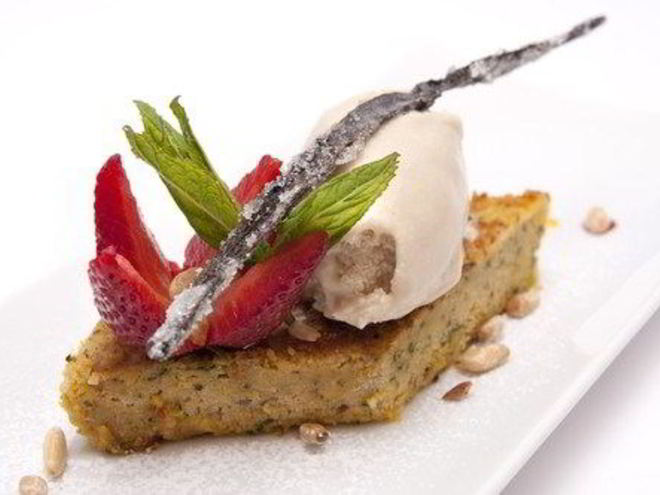 Рецепт сладкого пудинга из мацы и творога с орехами пекан и изюмом