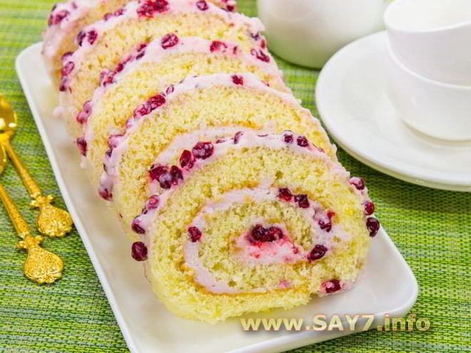 Рецепт бисквитного рулета с брусничным суфле