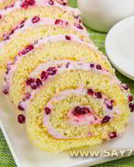 Бисквитный рулет с брусничным суфле