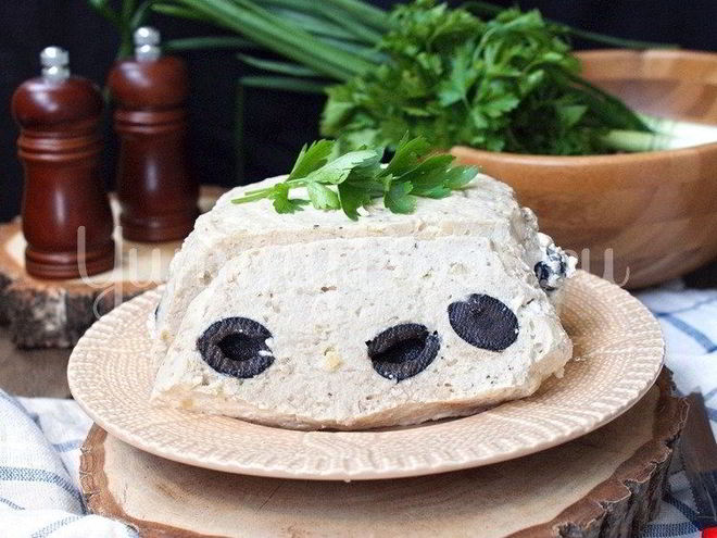 Рецепт куриного суфле с оливками на пару в мультиварке