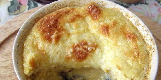 Курица в белом соусе под кукурузным суфле