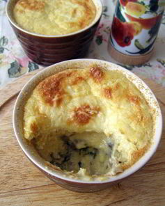 Курица в белом соусе под кукурузным суфле