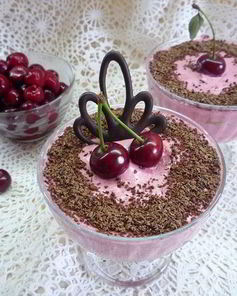 Сливочно-вишневое суфле с творогом и шоколадом