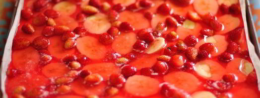 торт-суфле с клубникой и бананами. Шаг 10