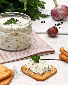 Творог с чесноком и зеленью