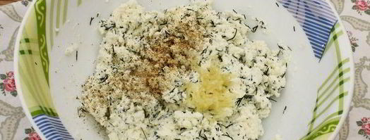 творог с чесноком и зеленью. Шаг 6