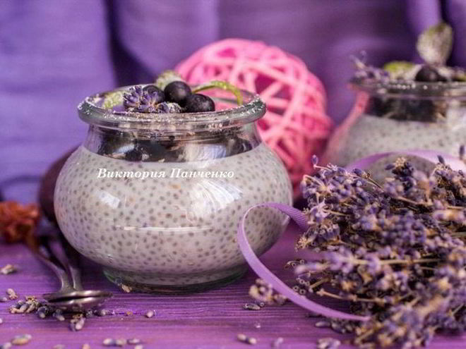 Рецепт ванильного чиа-пудинга с черникой и лавандой