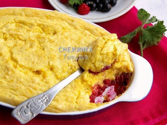 Рецепт воздушного пудинга из кукурузных палочек с малиной