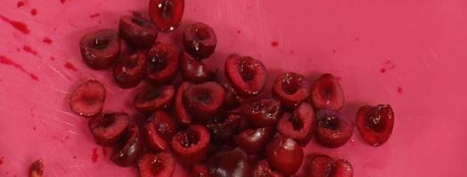 яблочный крамбл с тростниковым сахаром и вишней. Шаг 2