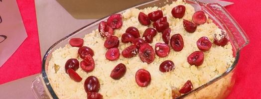 яблочный крамбл с тростниковым сахаром и вишней. Шаг 3