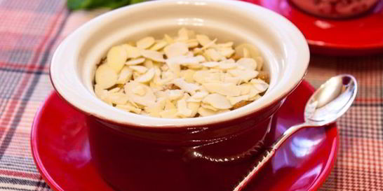 Яблоки, запеченные под штрейзелем