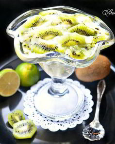 Экзотический десерт из пудинга и киви