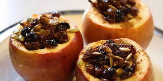 Запеченное яблоко в микроволновке