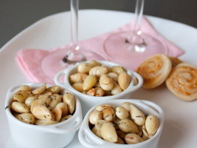 Рецепт жареного миндаля с травами