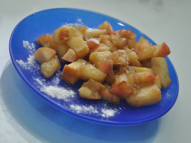 Рецепт жареных яблок в карамели