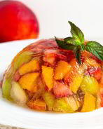 Желе из шампанского с фруктами и ягодами