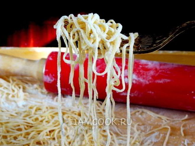 Рецепт домашней лапши двух видов