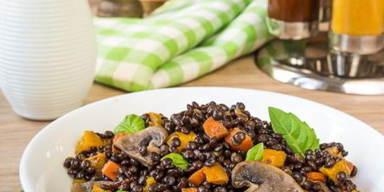 Чечевица белуга с овощами