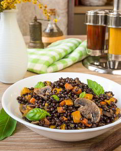 Чечевица белуга с овощами