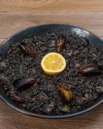 Черный рис с морепродуктами