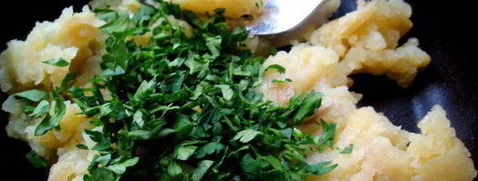 чесночный картофель с зеленью петрушки. Шаг 3