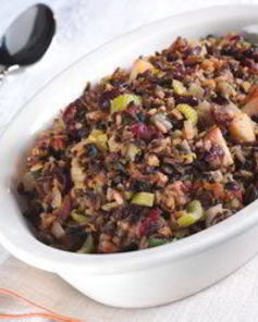 Дикий рис с яблоками, сельдереем и сухофруктами