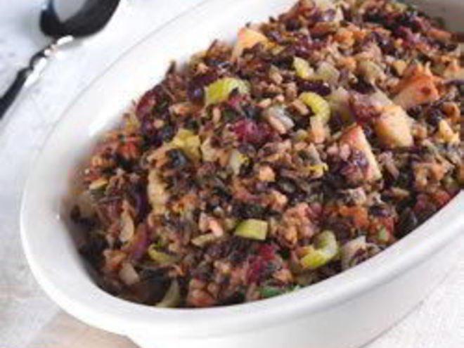 Рецепт дикого риса с яблоками, сельдереем и сухофруктами