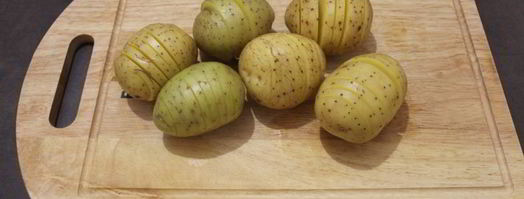 картофель гармошкой с салом. Шаг 2