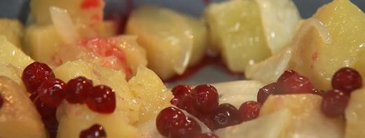 картофель с брусникой и слабосоленым лососем. Шаг 4