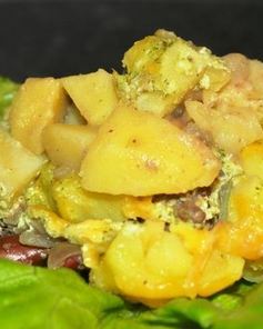 Картофель с говядиной, фасолью и опятами