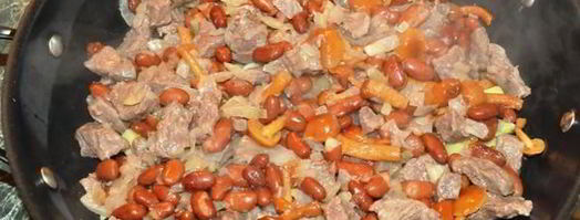 картофель с говядиной, фасолью и опятами. Шаг 5