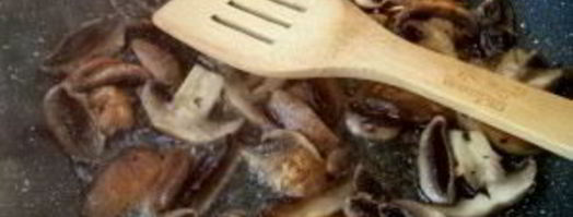 картофель с грибами на сковороде. Шаг 8