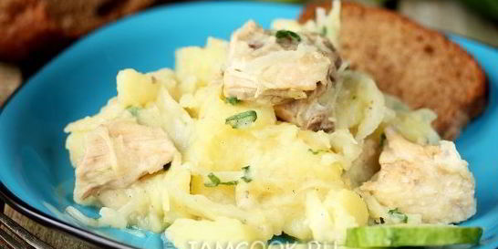 Картофель с курицей и капустой в мультиварке
