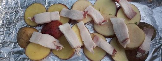 картофель с салом и укропом на мангале. Шаг 2