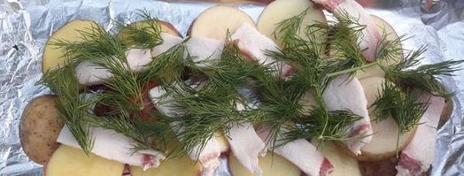 картофель с салом и укропом на мангале. Шаг 3