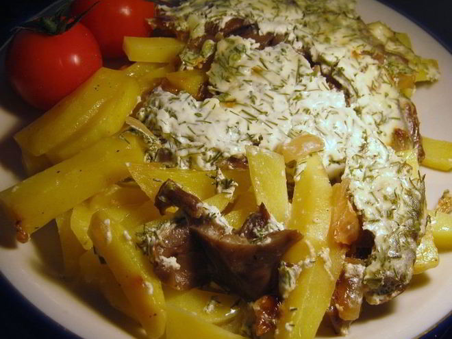 Рецепт картофеля в сметанно-чесночной заливке