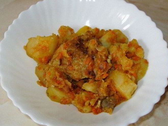 Рецепт картошки с куриными бедрышками и шампиньонами в мультиварке