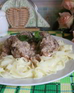 Лапша с мясными фрикадельками в молочном соусе