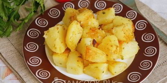 Обжаренный картофель с чесноком