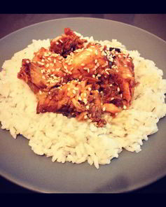 Отварной рис с семгой в кисло-сладком соусе