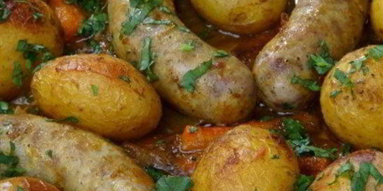 Печеный картофель с колбасками