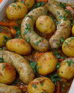 Печеный картофель с колбасками