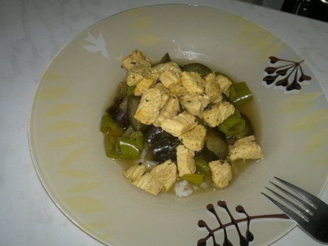 Рецепт риса с баклажаном и перцем в восточно-азиатском стиле с грудкой индейки