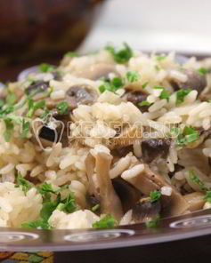 Рис с грибами в горшочке