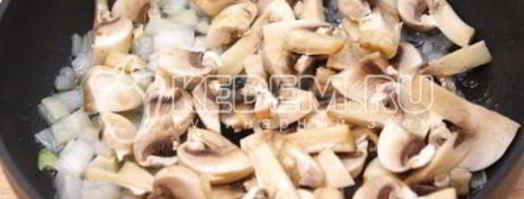 рис с грибами в горшочке. Шаг 3