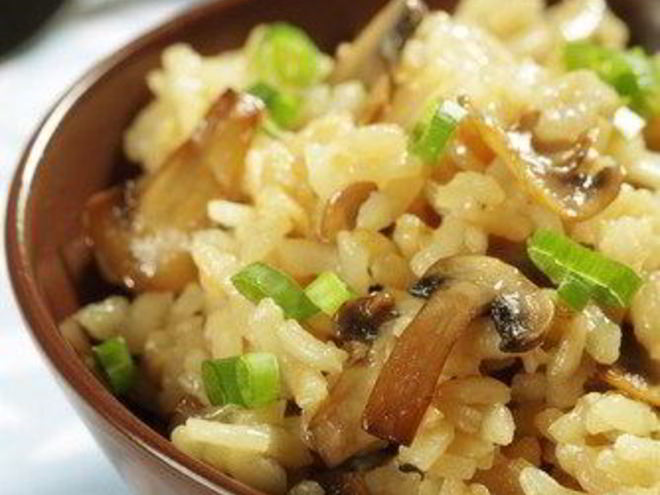 Рецепт риса с лесными грибами и зеленым луком