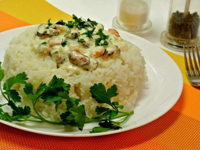 Рецепт риса с мидиями в соусе